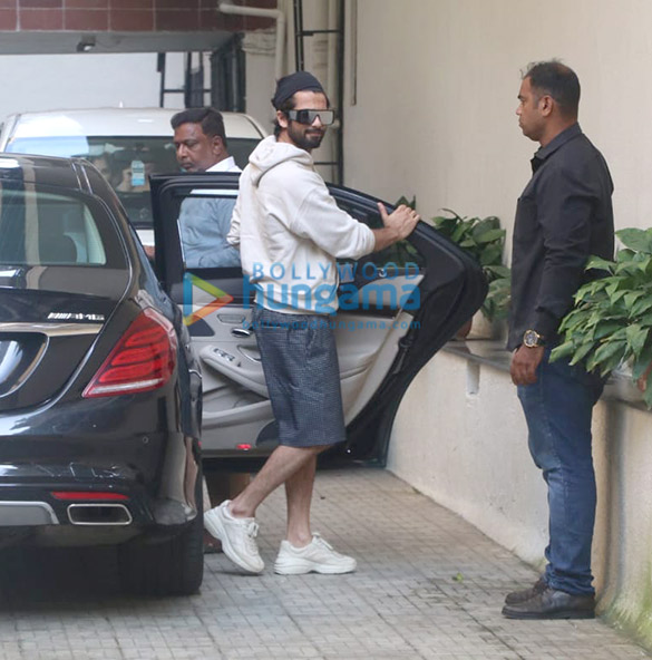 Photos: Shahid Kapoor snapped at Old Dharma office Photos: Shahid Kapoor snapped at Old Dharma office