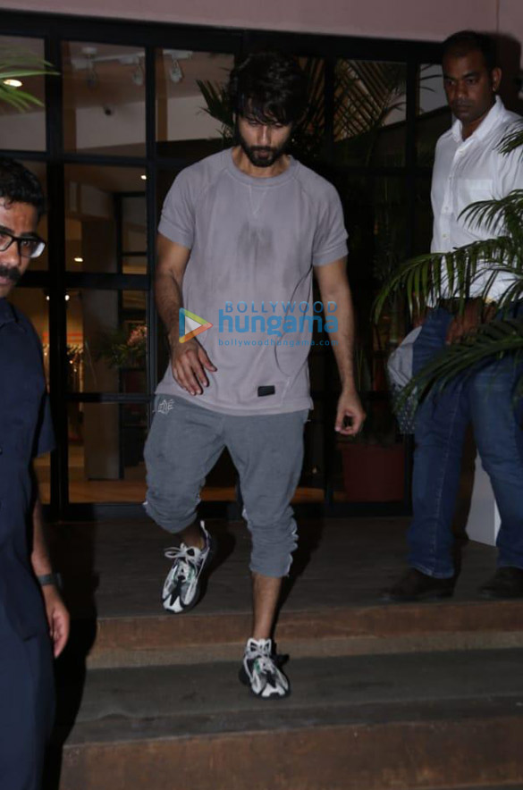 Photos: Shahid Kapoor snapped at the gym in Bandra Photos: Shahid Kapoor snapped at the gym in Bandra