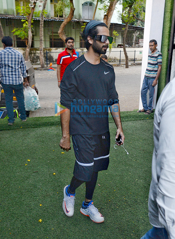 Photos: Shahid Kapoor spotted practising cricket for his next film Jersey Photos: Shahid Kapoor spotted practising cricket for his next film Jersey