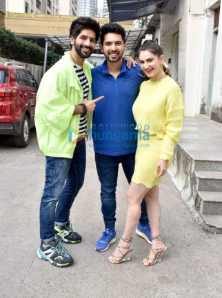Photos: Shivaleeka Oberoi, Vardhan Puri and Arman Mallik snapped promoting the film Yeh Saali Aashiqui at Lower Parel