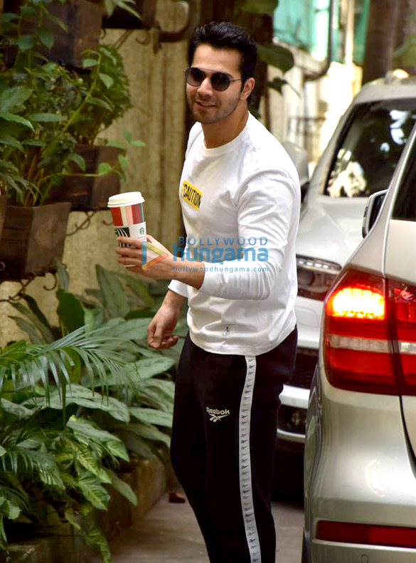 Photos: Varun Dhawan and Bipasha Basu spotted at Sunny Super Sound in Juhu Photos: Varun Dhawan and Bipasha Basu spotted at Sunny Super Sound in Juhu