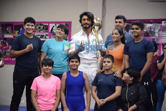 Photos: Vidyut Jammwal snapped at Commando 3 promotions in Chandigarh Photos: Vidyut Jammwal snapped at Commando 3 promotions in Chandigarh