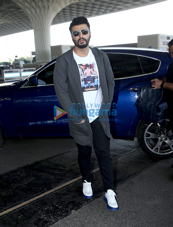 Photos: Arjun Kapoor, Raveena Tandon, Vardhan Puri and others snapped at the airport Photos: Arjun Kapoor, Raveena Tandon, Vardhan Puri and others snapped at the airport