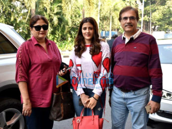 Photos: Arjun Kapoor, Sophie Choudry and others snapped at the airport