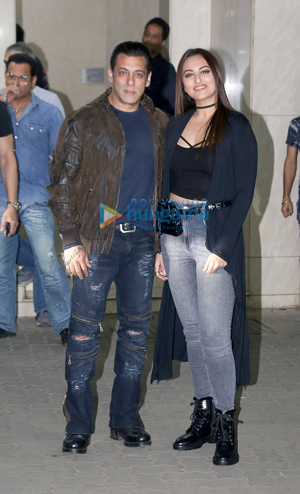 Photos: Celebs snapped at Salman Khan’s birthday bash Photos: Celebs snapped at Salman Khan’s birthday bash