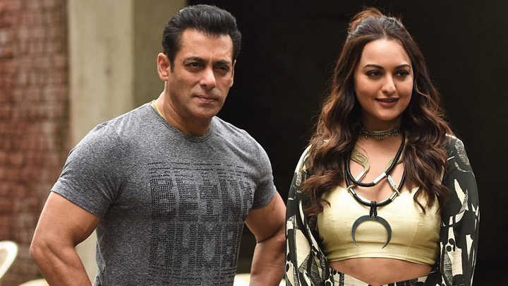 Salman Khan, Sonakshi Sinha, Saiee Manjrekar and Warina Hussain promoting Dabangg 3