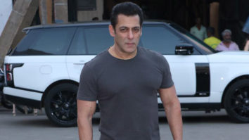 Salman Khan spotted at Mehboob Studio in Bandra