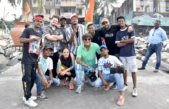 Photos: Dia Mirza, Chunky Pandey and Maniesh Paul join the drive to clean Mahim Beach