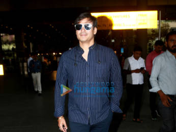 Photos: Hrithik Roshan and Vivek Oberoi snapped at the airport