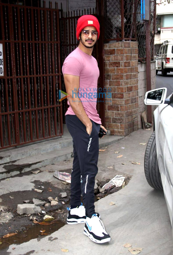 Photos: Ishaan Khatter spotted at Shankar Mahadevan’s dubbing studio in Bandra Photos: Ishaan Khatter spotted at Shankar Mahadevan’s dubbing studio in Bandra