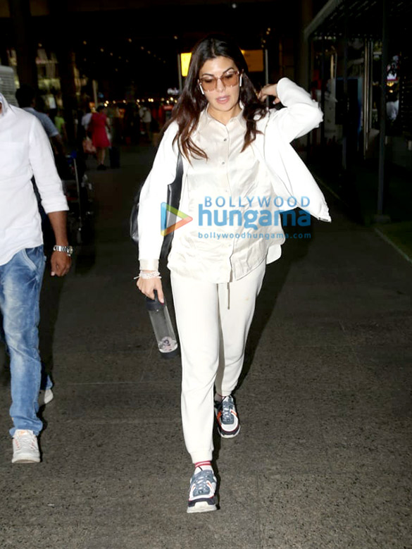 Photos: Jacqueline Fernandez, Janhvi Kapoor and others snapped at the airport Photos: Jacqueline Fernandez, Janhvi Kapoor and others snapped at the airport