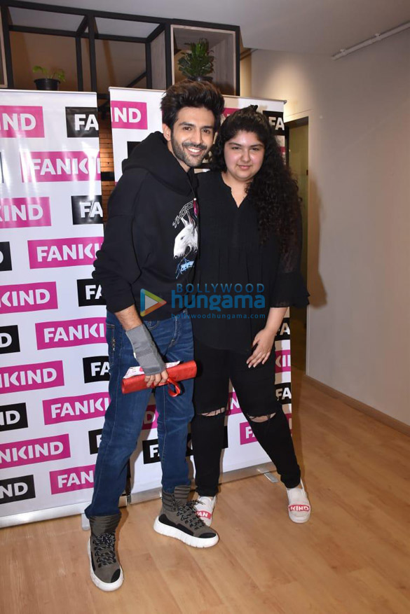 Photos: Kartik Aaryan snapped at Anshula Kapoor’s Fankind charity initiative Photos: Kartik Aaryan snapped at Anshula Kapoor’s Fankind charity initiative