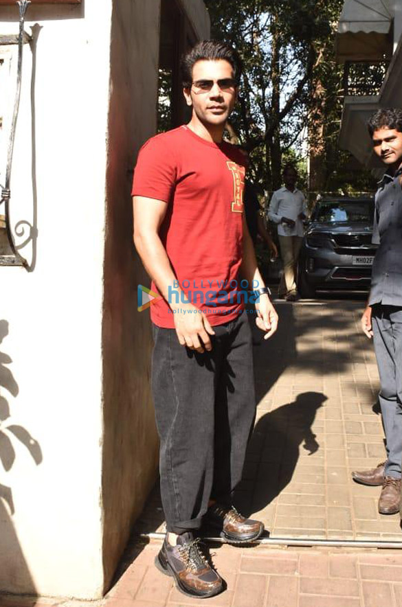 Photos: Rajkummar Rao snapped at Sanjay Leela Bansali’s office in Juhu Photos: Rajkummar Rao snapped at Sanjay Leela Bansali’s office in Juhu