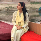 Watch: Sara Ali Khan turns tour guide in Varanasi, attends Ganga arti with mother Amrita Singh