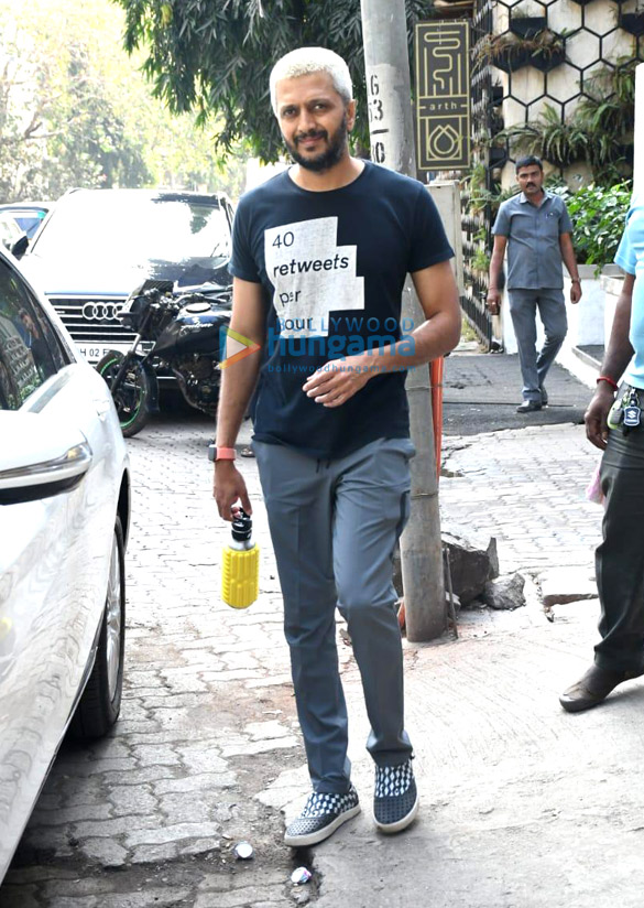 Photos: Riteish Deshmukh, Genelia Dsouza, Malaika Arora and others snapped at the gym