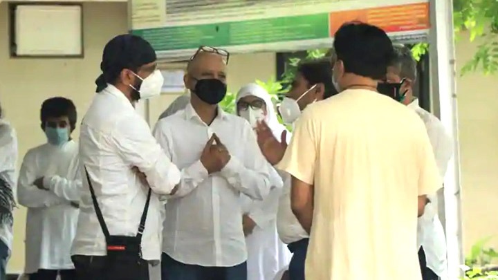 Jaaved Jaaferi, Naved Jaffrey and Johny Lever attend Jagdeep’s Funeral