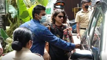 Kangana Ranaut Sister Rangoli Chandel Visits Her Office