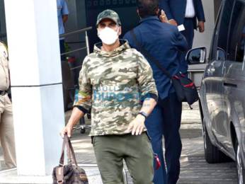 Photos: Akshay Kumar, Kiara Advani, Tusshar Kapoor and Shabina Khan snapped at the Kalina Airport