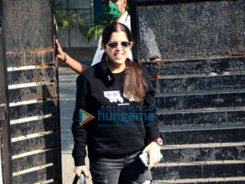 Photos: Akshay Kumar, Kiara Advani, Tusshar Kapoor and Shabina Khan snapped at the Kalina Airport