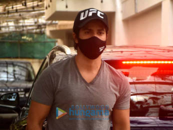 Photos: Varun Dhawan snapped at a dubbing studio in Juhu