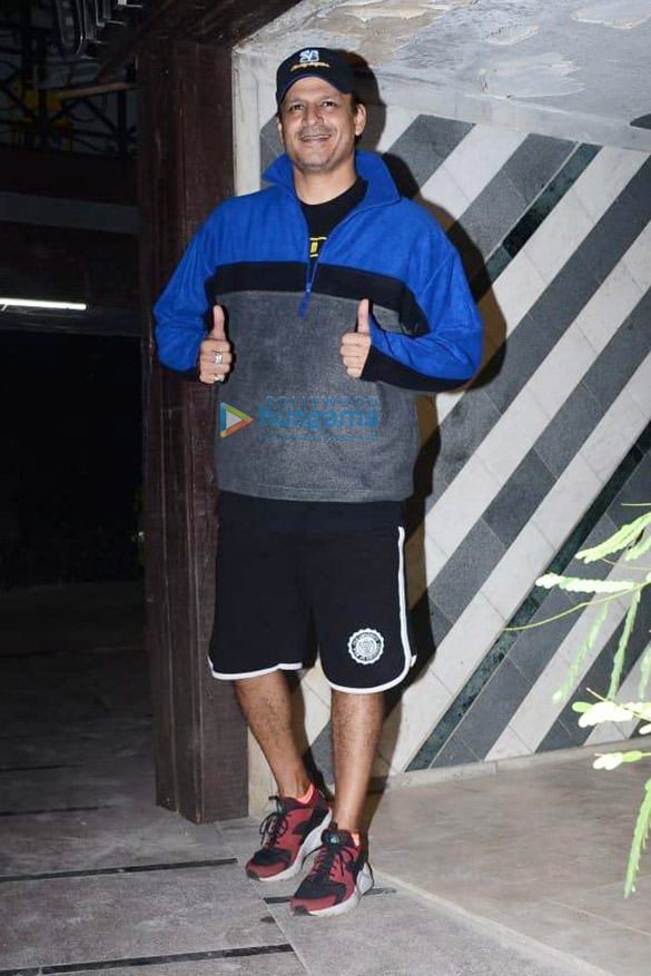 Photos: Vivek Oberoi snapped at gym in Juhu Photos: Vivek Oberoi snapped at gym in Juhu