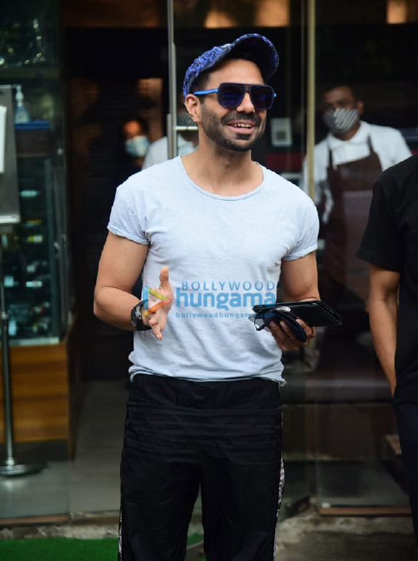 Photos: Aparshakti Khurana spotted at Silver Beach Cafe, Juhu Photos: Aparshakti Khurana spotted at Silver Beach Cafe, Juhu
