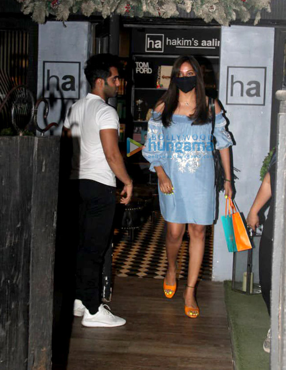 Photos: Bipasha Basu snapped at Hakim’s Aalim salon in Khar Photos: Bipasha Basu snapped at Hakim’s Aalim salon in Khar