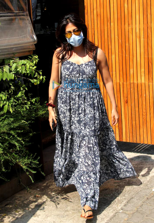 Photos: Chitrangda Singh spotted outside at Silver Beach Cafe, Juhu Photos: Chitrangda Singh spotted outside at Silver Beach Cafe, Juhu