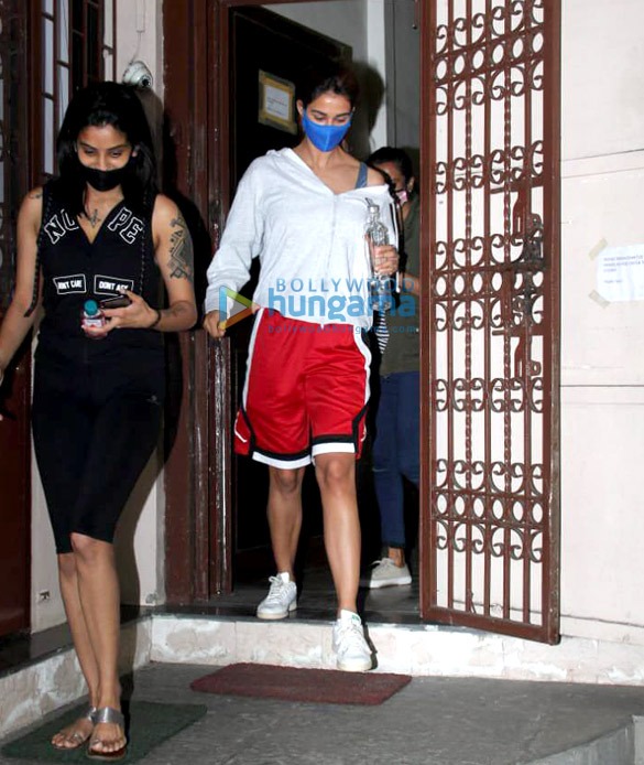 Photos: Disha Patani spotted at Shankar Mahadevan’s dubbing studio in Bandra Photos: Disha Patani spotted at Shankar Mahadevan’s dubbing studio in Bandra