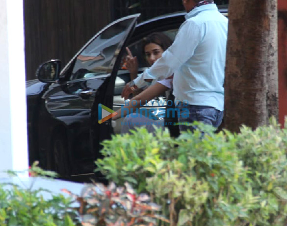 Photos: Disha Patani spotted outside Tiger Shroff’s house in Bandra Photos: Disha Patani spotted outside Tiger Shroff’s house in Bandra