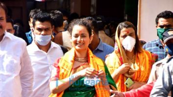 Photos: Kangana Ranaut and her sister snapped visiting Siddhivinayak temple