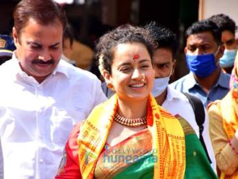 Photos: Kangana Ranaut and her sister snapped visiting Siddhivinayak temple
