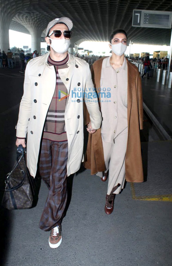 Photos: Ranveer Singh, Deepika Padukone, Varun Dhawan, Kiara Advani and others snapped at the airport Photos: Ranveer Singh, Deepika Padukone, Varun Dhawan, Kiara Advani and others snapped at the airport