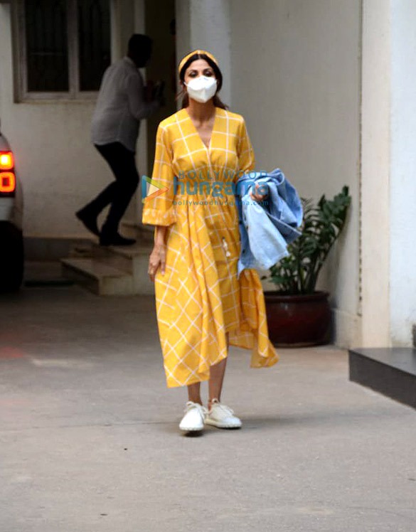Photos: Shilpa Shetty spotted at Sunny Super Sound in Juhu Photos: Shilpa Shetty spotted at Sunny Super Sound in Juhu