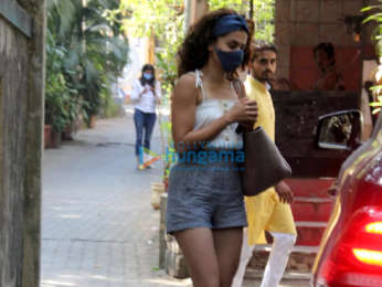 Photos: Taapsee Pannu spotted outside Rakeysh Omprakash Mehra's office in Bandra