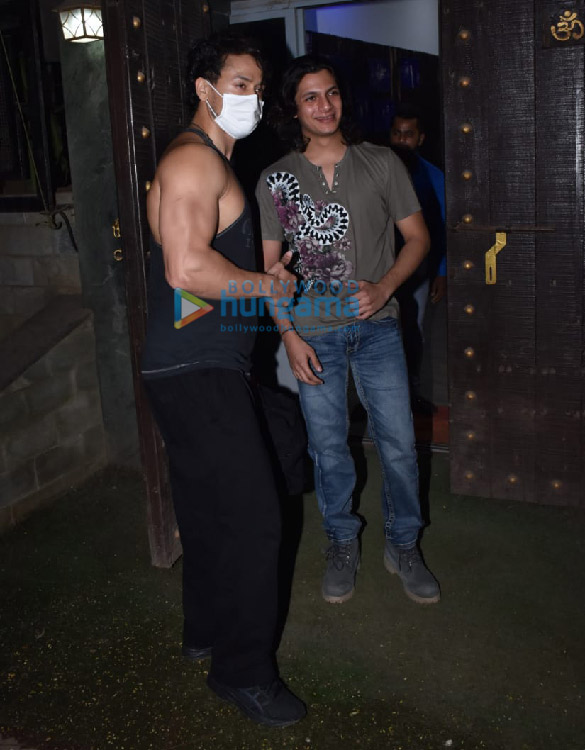 Photos: Tiger Shroff spotted outside a dubbing studio in Juhu Photos: Tiger Shroff spotted outside a dubbing studio in Juhu