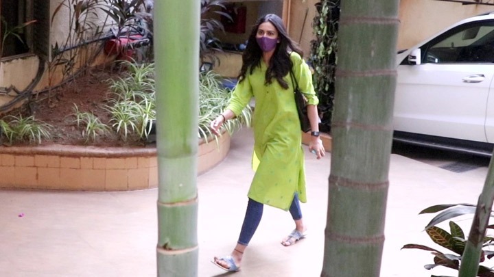 Rakul Preet Singh spotted at Bandra