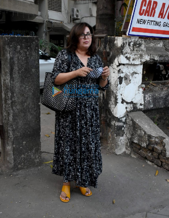 Photos: Farah Khan spotted at Kromakay salon in Juhu Photos: Farah Khan spotted at Kromakay salon in Juhu