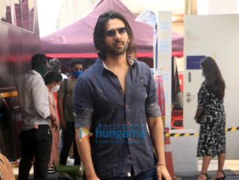 Photos: Kartik Aaryan snapped at Filmcity
