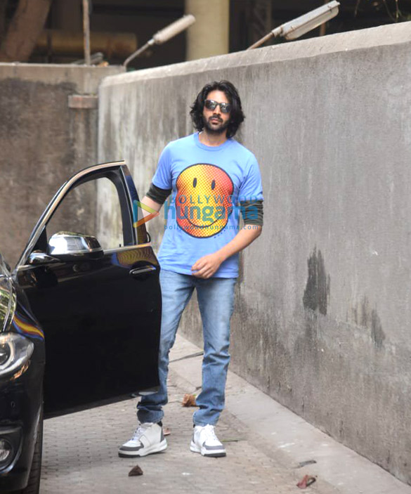 Photos: Kartik Aaryan snapped at Sanjay Leela Bhansali’s office Photos: Kartik Aaryan snapped at Sanjay Leela Bhansali’s office