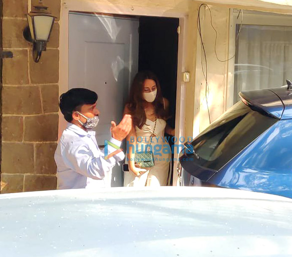 Photos: Natasha Dalal leaves with her family left for Alibaug Photos: Natasha Dalal leaves with her family left for Alibaug