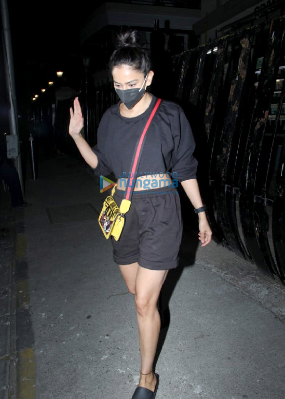 Photos: Rakul Preet Singh spotted outside a salon in Khar Photos: Rakul Preet Singh spotted outside a salon in Khar