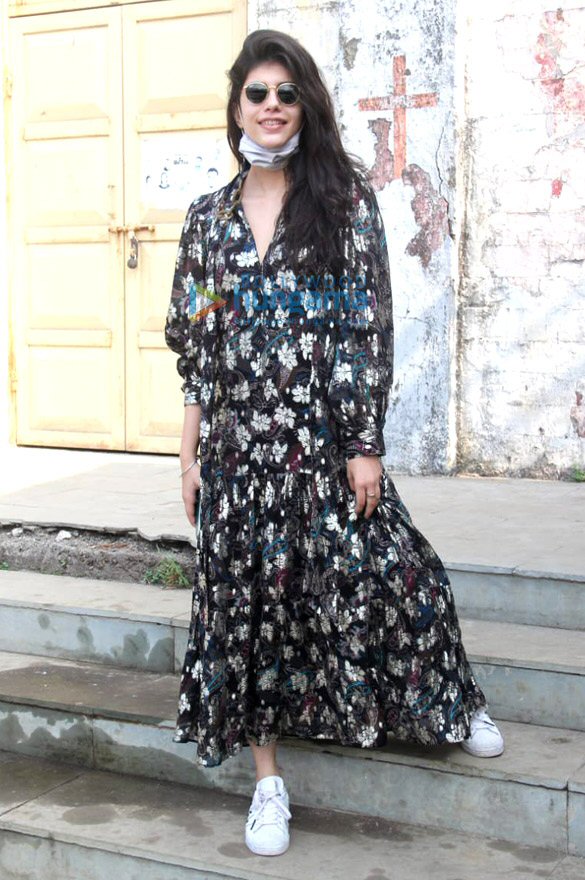 Photos: Sanjana Sanghi spotted outside the sets of a comedy show to promote her new single Photos: Sanjana Sanghi spotted outside the sets of a comedy show to promote her new single