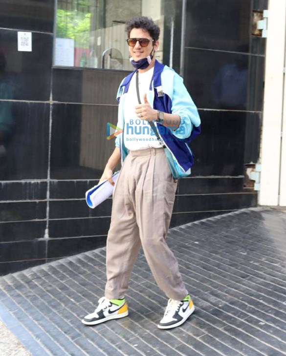 Photos: Vijay Varma snapped at Red Chillies office in Khar Photos: Vijay Varma snapped at Red Chillies office in Khar