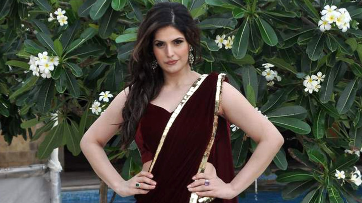 Zareen Khan on Dating Apps: “I just wanna feel ke hota kya hai usme, I wanna…” | Phone Unlocked