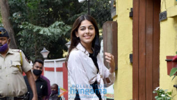 Photos: Alaya F, Aishwarya Thackeray, and Smita Thackeray snapped at Chin Chin Chu in Juhu