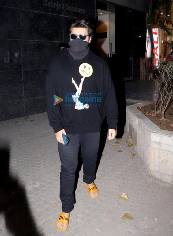 Photos: Arjun Kapoor spotted at clinic in Santacruz Photos: Arjun Kapoor spotted at clinic in Santacruz