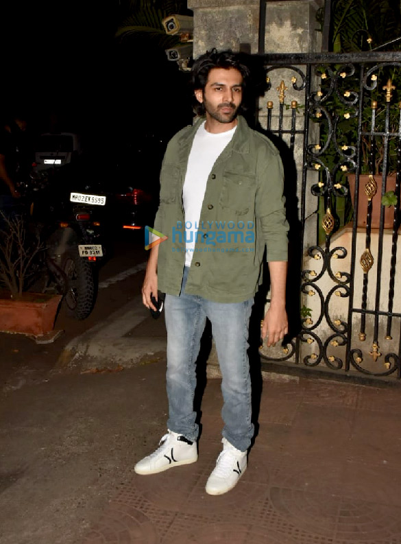 Photos: Kartik Aaryan, Farhan Akhtar and Kunal Kemmu snapped at the Excel office in Santa Cruz Photos: Kartik Aaryan, Farhan Akhtar and Kunal Kemmu snapped at the Excel office in Santa Cruz