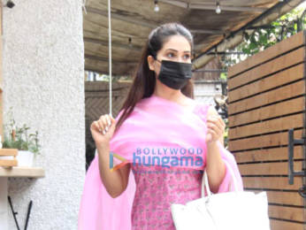 Photos: Kim Sharma spotted outside cafe in Bandra