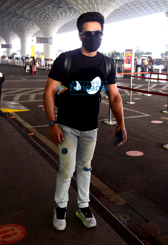 Photos: Pulkit Samrat, Isabelle Kaif, Sandeepa Dhar others snapped at the airport Photos: Pulkit Samrat, Isabelle Kaif, Sandeepa Dhar others snapped at the airport